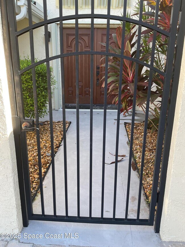 Building Photo - 215 Andros Ave