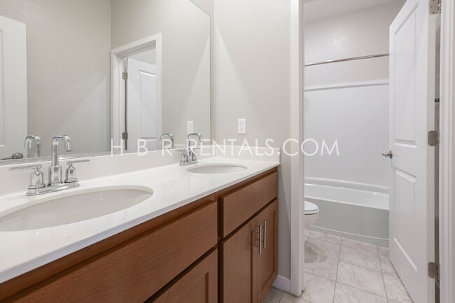 Building Photo - 1038 Osprey Dr