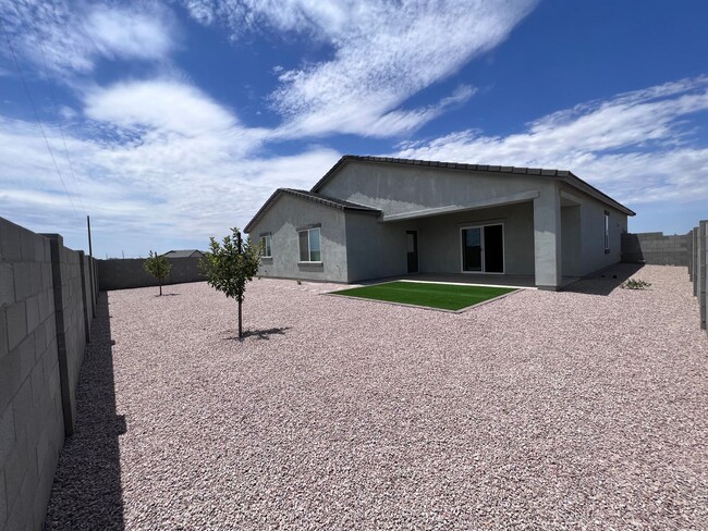 Building Photo - Newer Home with RV Gate in San Tan Valley!