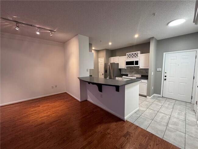 Building Photo - 955 Juniper St NE