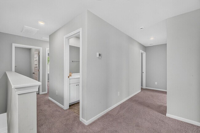 Building Photo - 204 Lake Minsi Dr