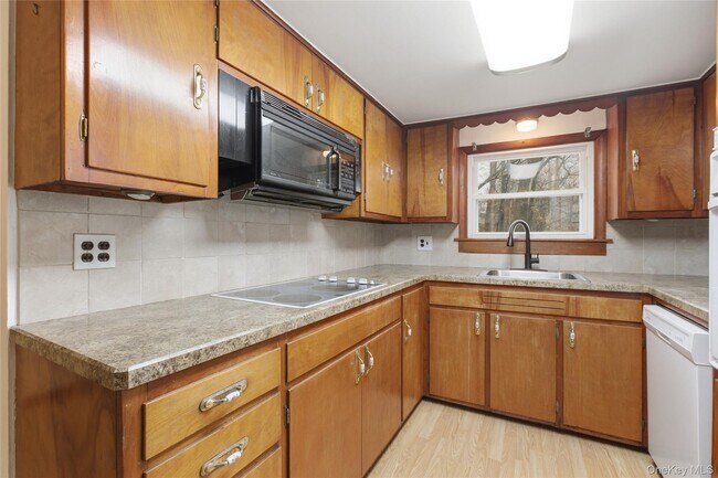 Building Photo - 19 King St