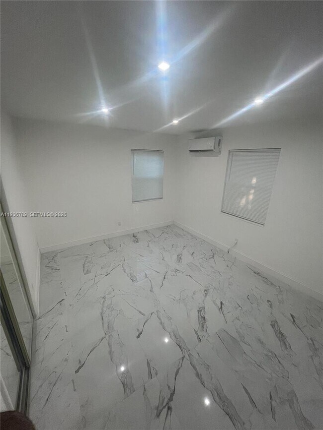 Building Photo - 505 N 24th Ave