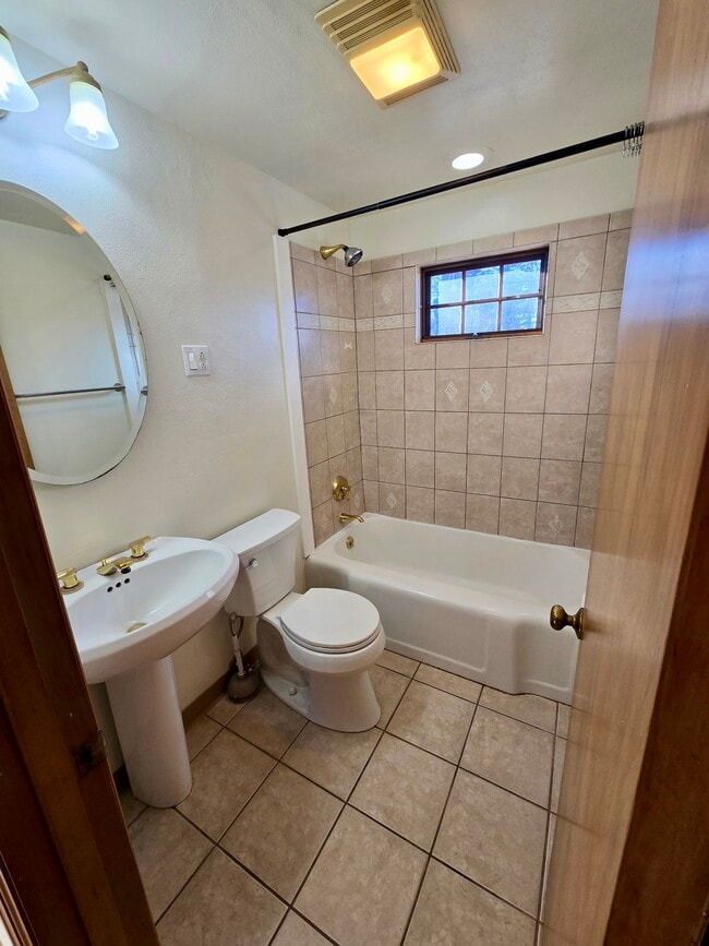 Building Photo - 1426 S 21st St