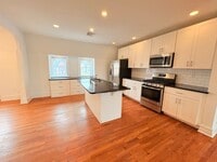 Building Photo - 136 S Beaver St