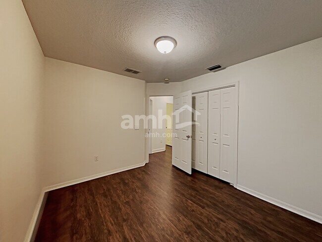 Building Photo - 2905 Empress Ct