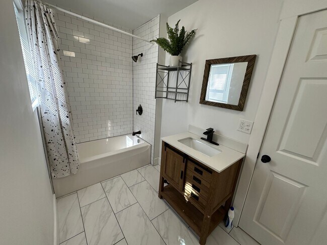 Building Photo - 443 Barth Ave SE