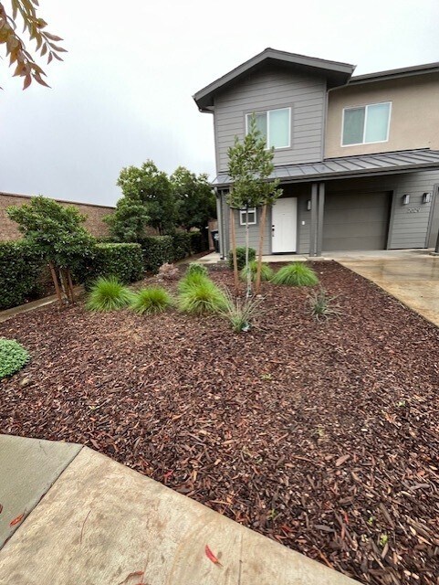 Building Photo - 2029 W Corvina Ave