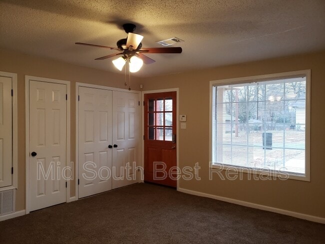 Building Photo - 26 Hiland Pl