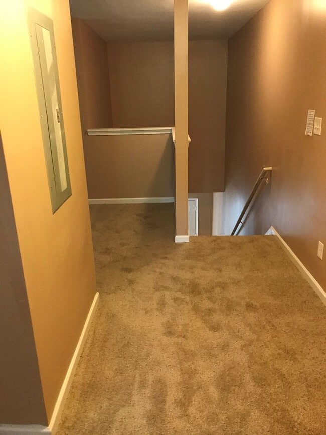 Building Photo - Move in Special $1000 plus Security Deposit