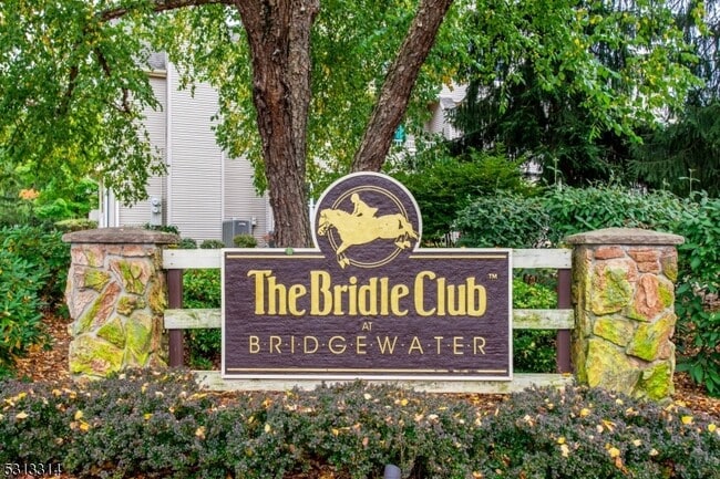 Building Photo - 603 Porter Way W