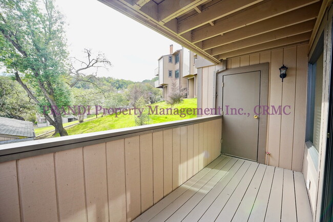 Building Photo - Convenient Novato Apartment with Great Nat...