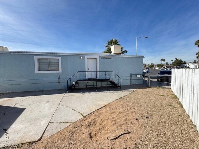 Building Photo - 4905 Fuentes Cir