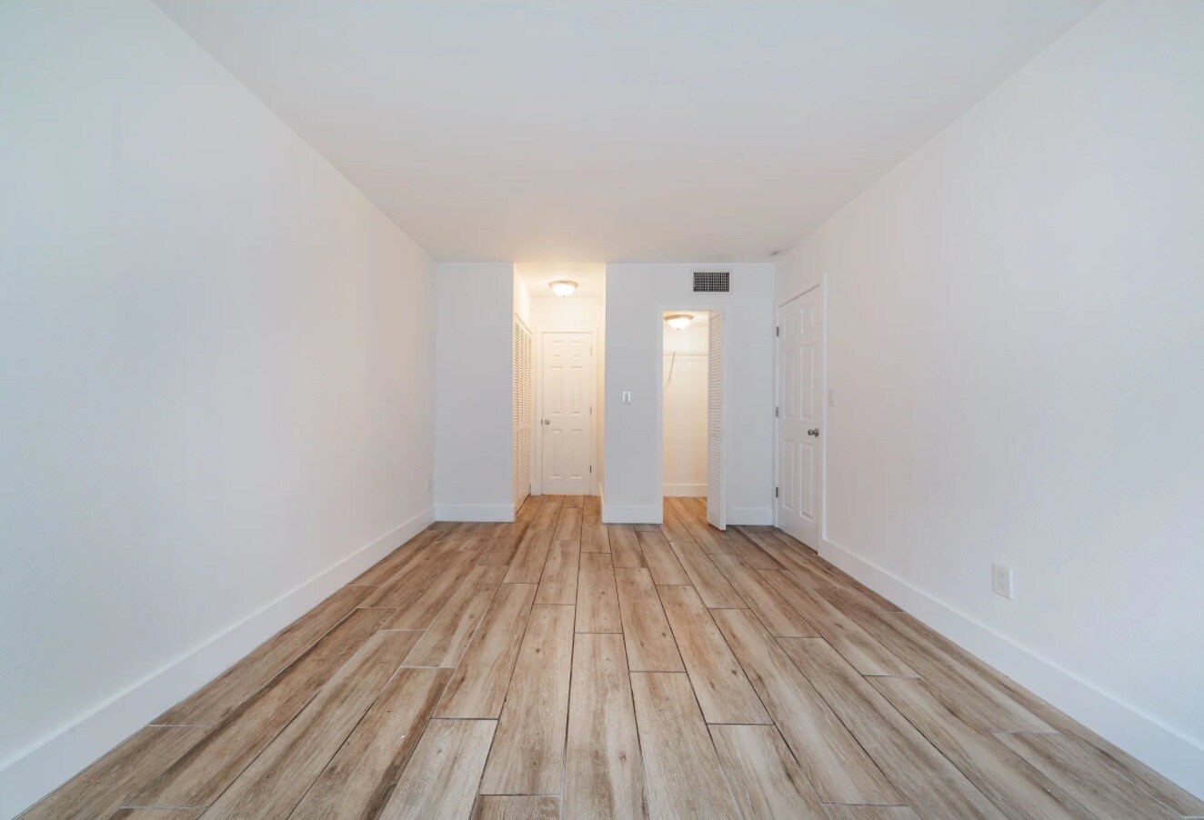 Building Photo - 877 NE 91st Ter