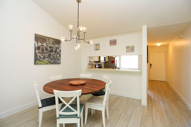 Building Photo - **ANNUAL OR SEASONAL RENTAL**