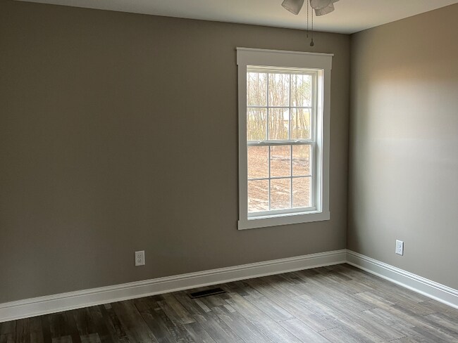 Building Photo - 113 Buster Ln