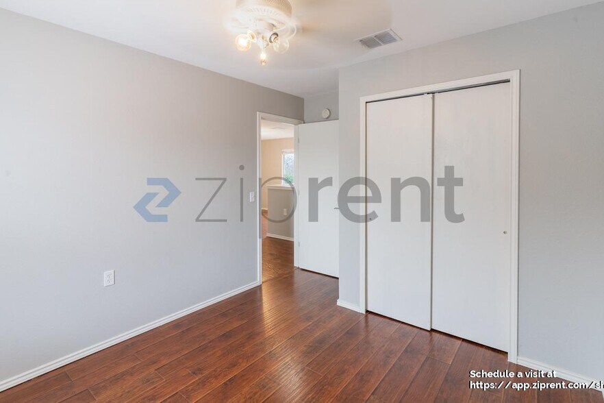 Building Photo - 817 Sheraton Ave