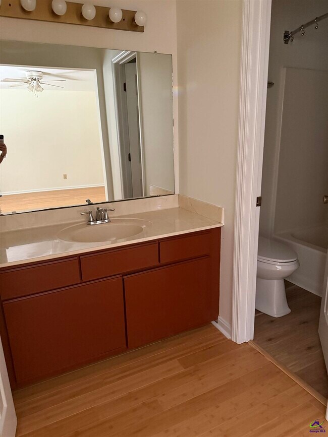 Building Photo - 421 Granada Terrace