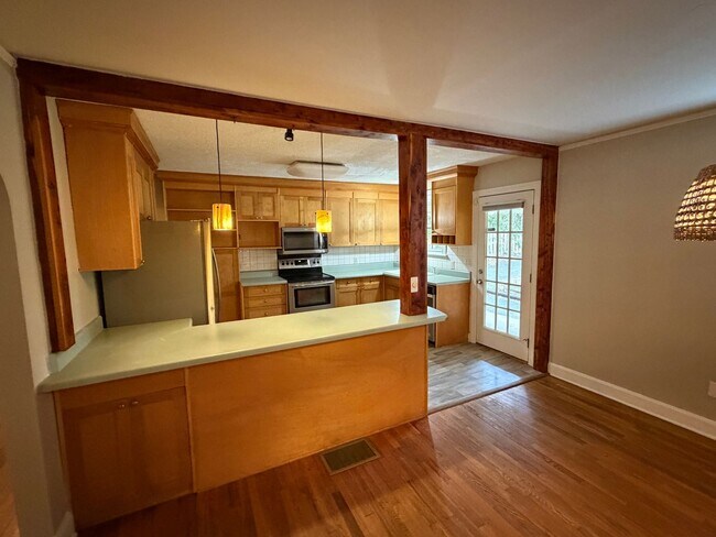 Building Photo - AUGUST RENT SPECIAL! 2 Bed, 1 Bath Home Available in Greenville