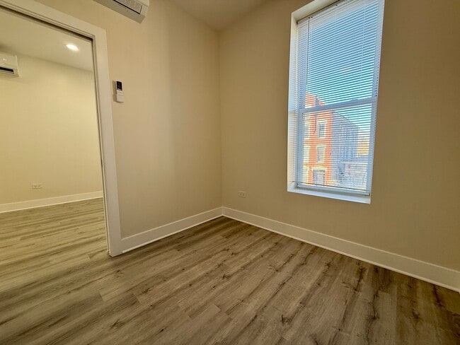 Building Photo - 3221 S May St