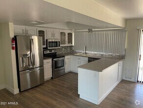 Building Photo - Stunning Remodeled Home – Style, Comfort, ...