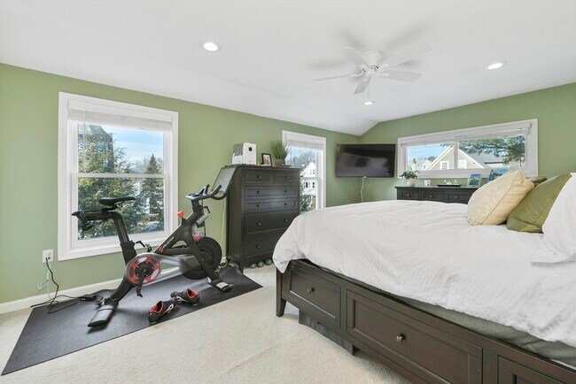 Building Photo - 1045 Washington St