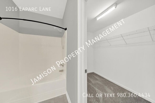 Building Photo - 1016 Laparc Ln