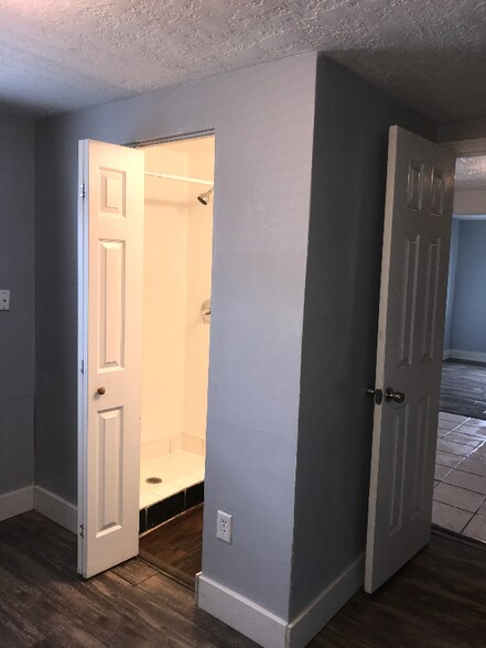 Building Photo - 3255 Ogden Ave