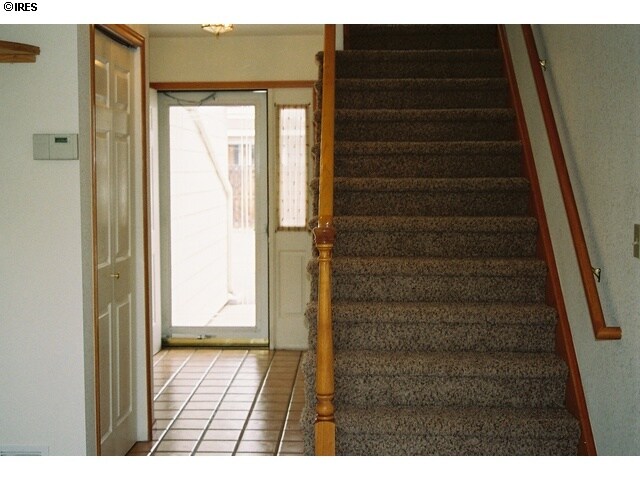 Building Photo - 1621 Underhill Dr