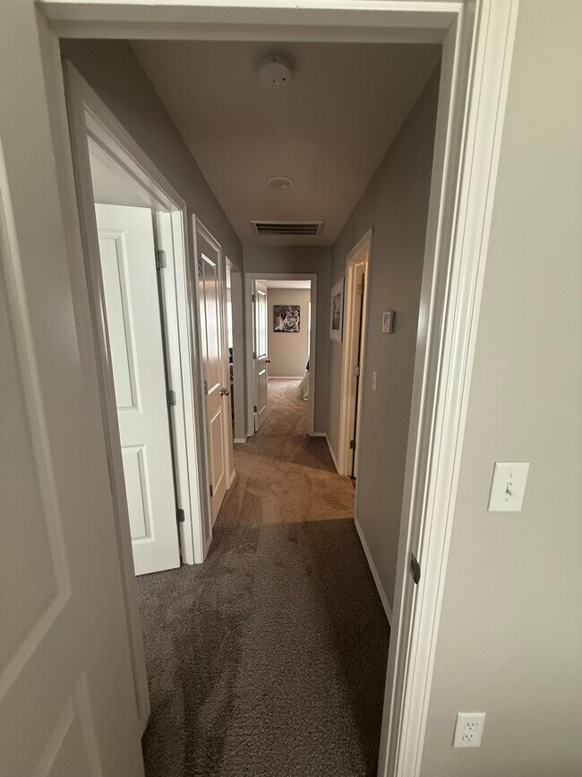 Building Photo - 129 Silver Maple Dr