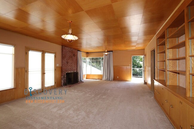 Building Photo - Piedmont Mid-Century 5 Bedroom 4.5 Bathroo...