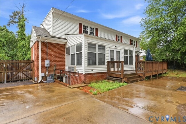 Building Photo - 7603 S Pinehill Dr
