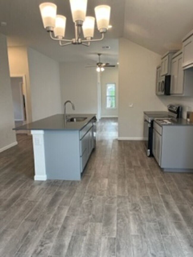 Building Photo - New Home!