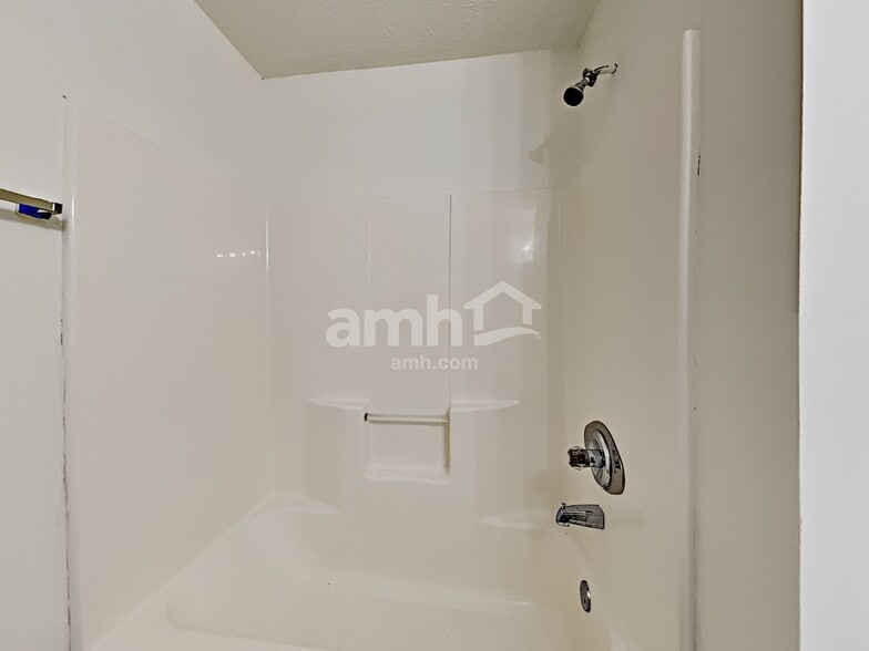 Building Photo - 6465 Chestnut Bend Dr