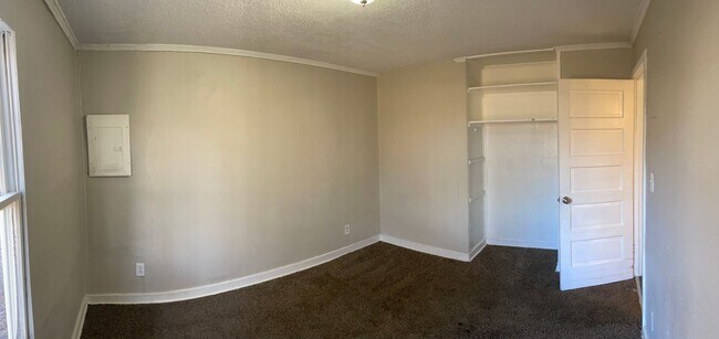 Building Photo - Triplex End Unit for Rent – Plainview Neighborhood, Wichita, KS