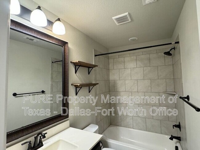 Building Photo - 1612 Town Creek Cir