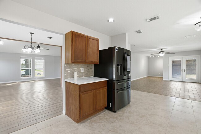 Building Photo - 7235 Battle Hills Dr