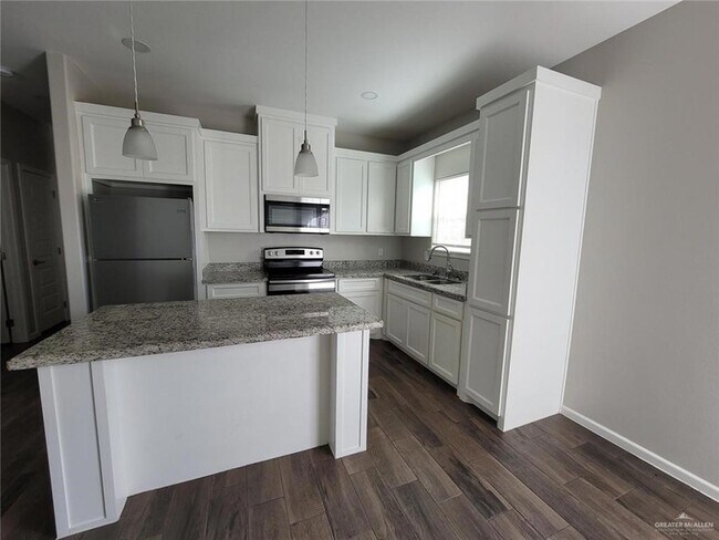 Building Photo - 1404 Alta Vista Dr