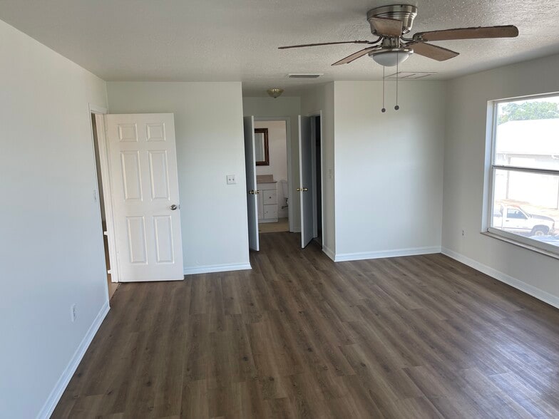 Building Photo - 2865 Kirby Cir NE