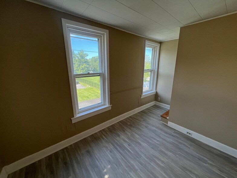 Building Photo - 232 Proudfoot Dr