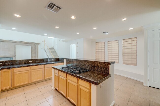 Building Photo - Beautiful 4Bd, 4Bth home in Guard Gated Community near Tivoli Village.