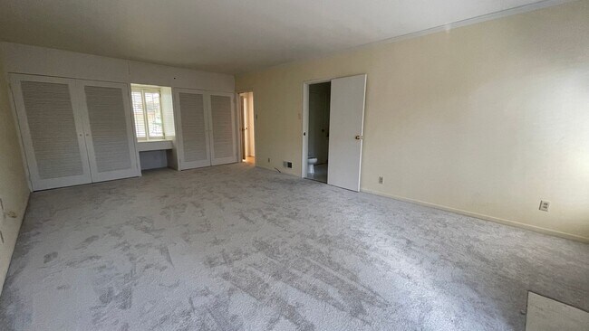 Building Photo - 2962 Gibbons Dr
