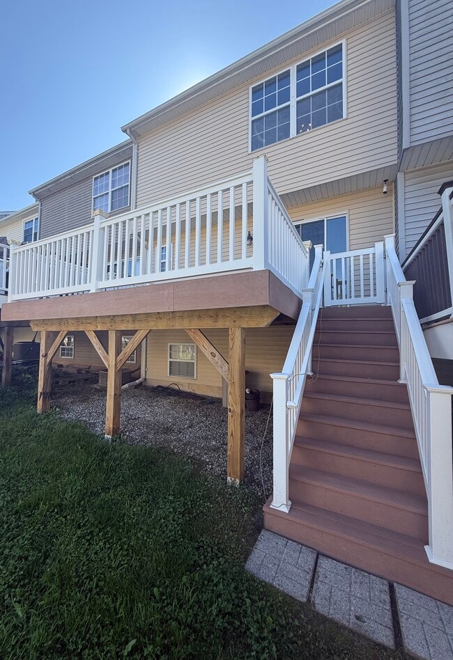 Building Photo - 107 Stoneshire Dr