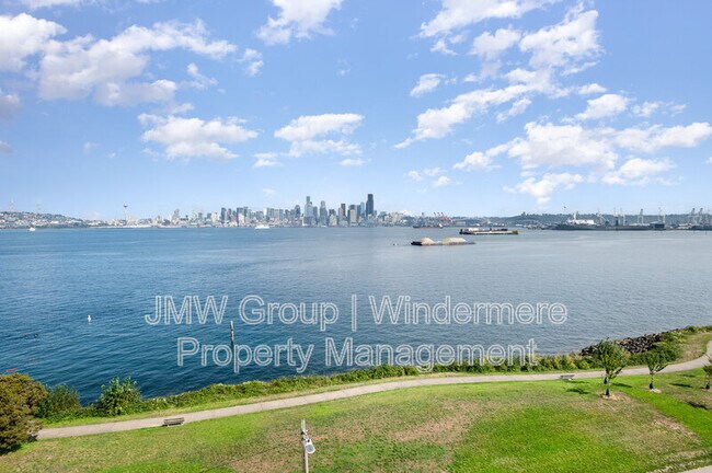 Building Photo - 1709 Harbor Ave SW