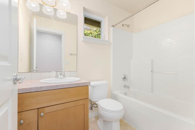 Building Photo - 516 Lingering Pine Dr NW
