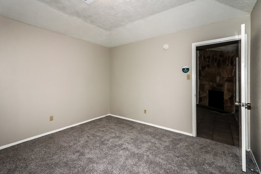 Building Photo - 14871 Shottery Dr