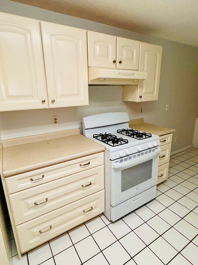 Building Photo - 255 North Rd