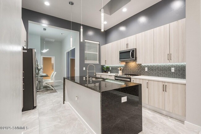 Building Photo - 4359 Capistrano Ave