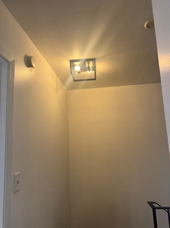 Building Photo - 2333 Windsor Ln