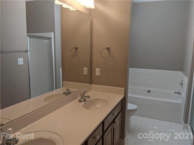 Building Photo - 915 Northeast Dr